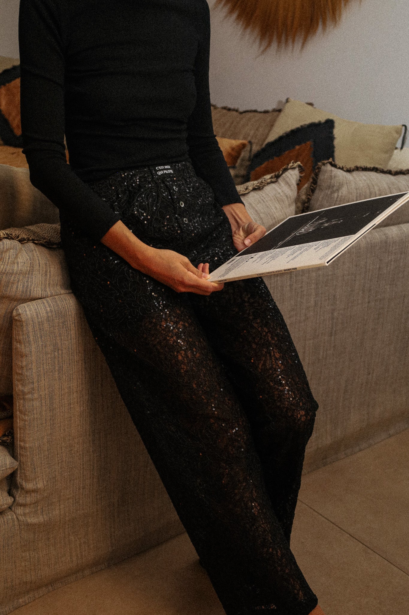 Pantalon dentelle à sequins noir C'est moi qui pilote