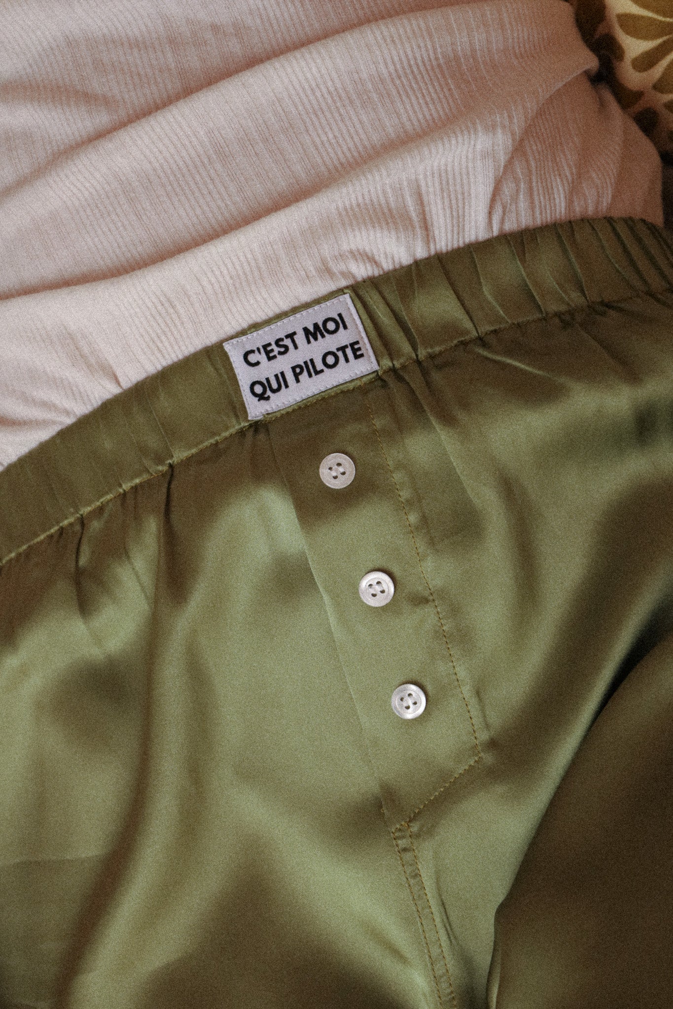 Olivgrüne Seiden-Boxershorts