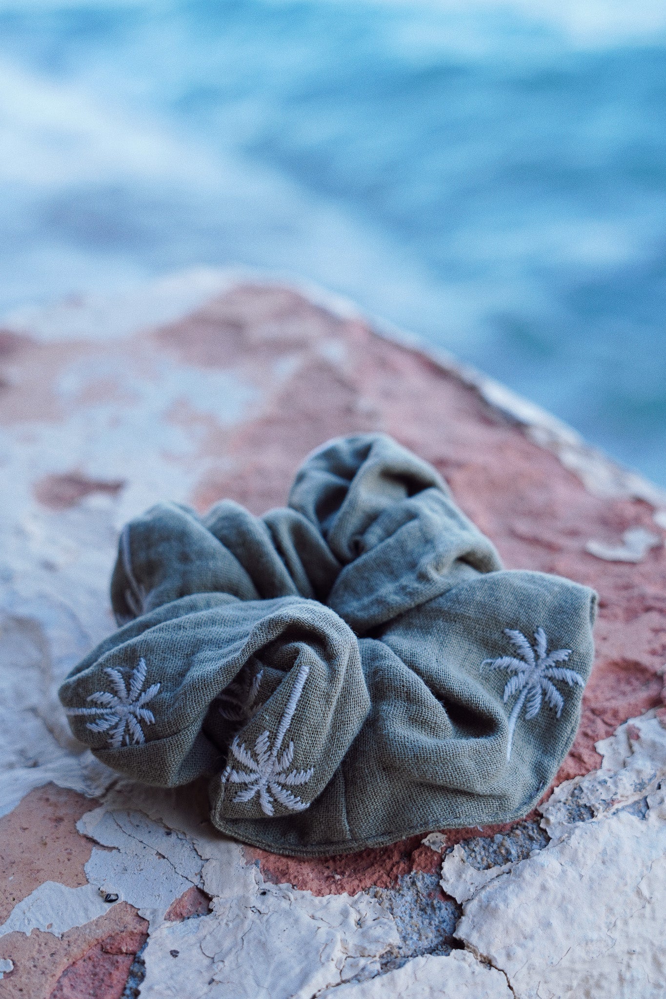 Chouchou Broderie palmitos olive C'est moi qui pilote